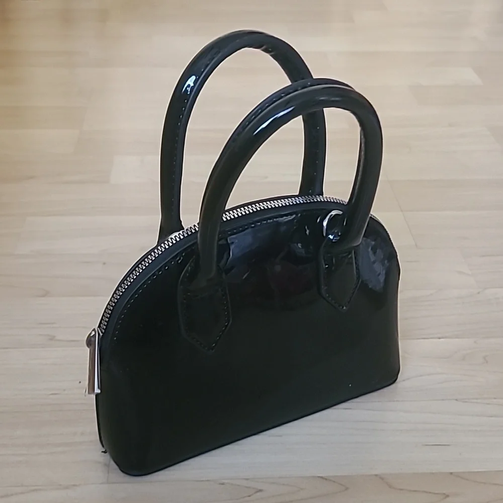 NWOT FOREVER 21 BLACK FAUX LEATHER MINI CLASSIC HANDBAG - Picture 6 of 8